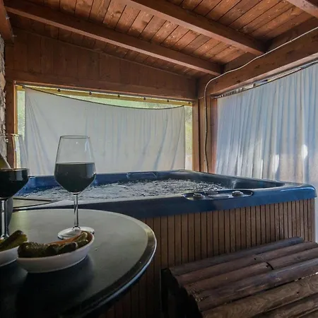 Adriana 빌라 발토피나